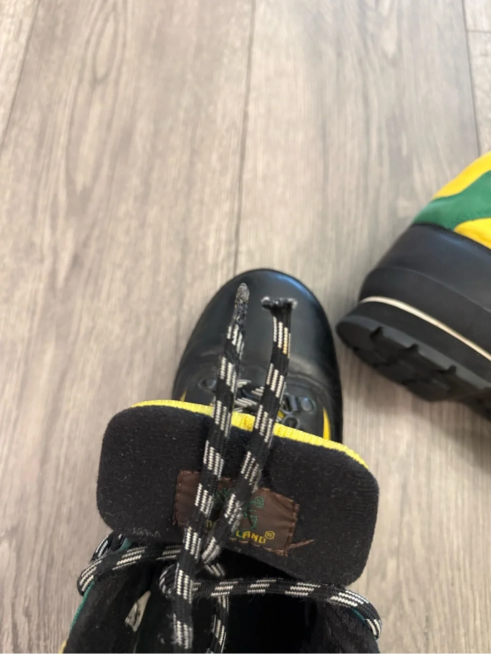 Timberland Vintage Hiking 36082 Yellow Green Lace Up Men’s Size 9M Leather Boots
